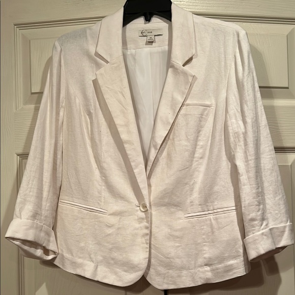 Est. 1946 Jackets & Blazers - EST. 1946 - Med - Women's White Linen Blend Blazer